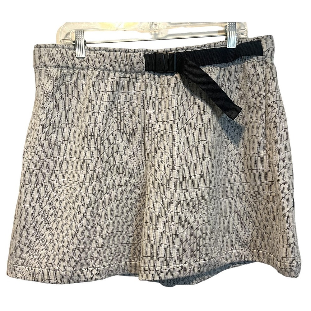 Nike Tech Pack Knit Gray Athletic Shorts Women's Size XL.   EUC. CZ9789-010